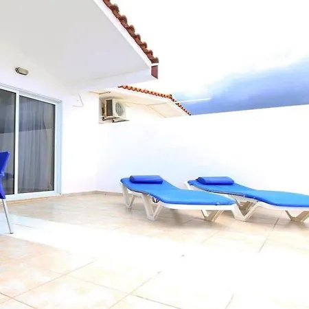 Christiana מלון דירות גנאדי