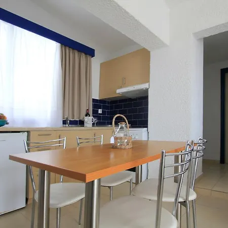 Apartmanhotel Christiana Jenádi