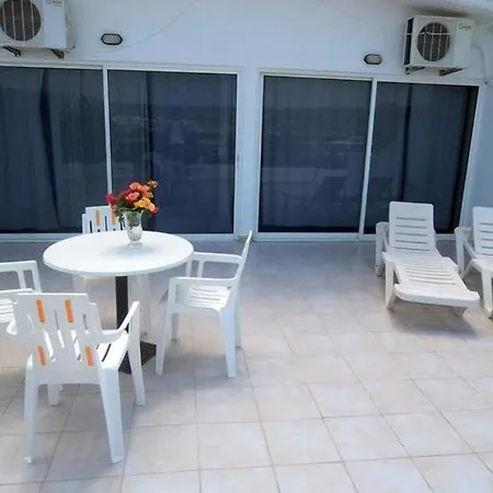 Christiana מלון דירות