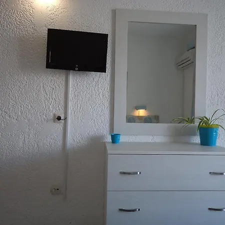 Ξενοδοχείο με διαμερίσματα Christiana Γεννάδι